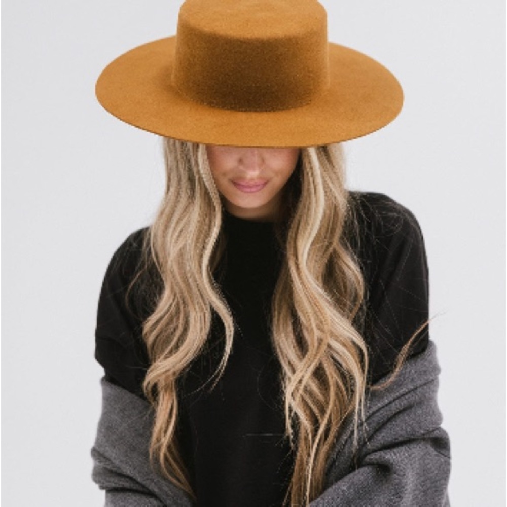 GIGI PIP Tan Dahlia Boater Hat